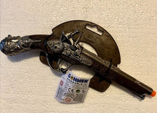 Load image into Gallery viewer, Gonher The Caribbean Pirate's Island Pistol